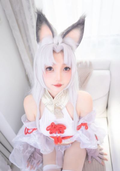 伸进女同桌乳沟里摸爽了图片-加长未删减版中文字幕